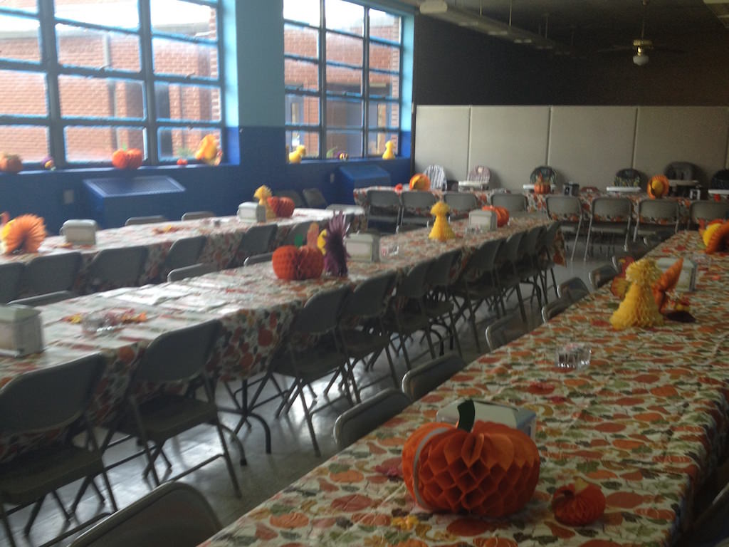 Ross in Bowling Green Helps Soup Kitchen Provide Thanksgiving Ross